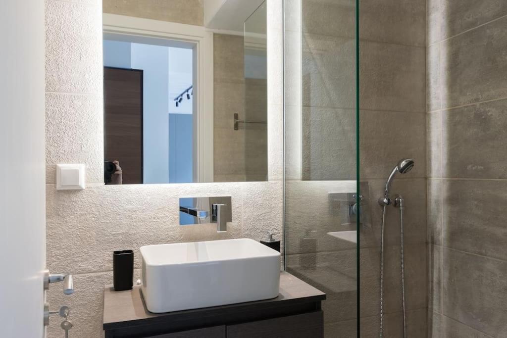 Academy Elegant #301 / Stunning Terrace Athen
