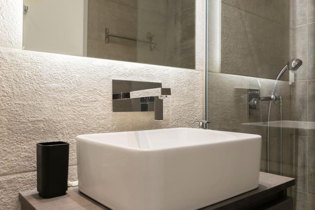 Academy Elegant #301 / Stunning Terrace Apartment
